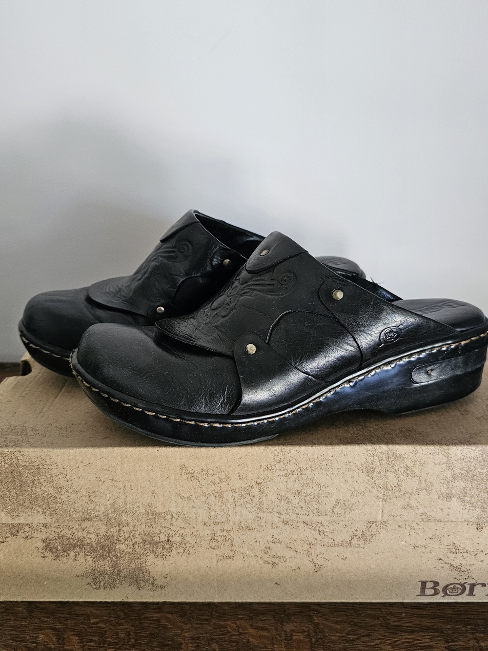 Born Coraline Black Leather Slip-On Mule Clogs Comfort Low Wedge US 10 M